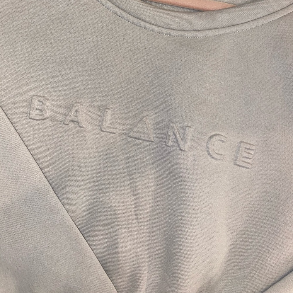 NWOT Balance Athletica The Essence Crew - Lucid